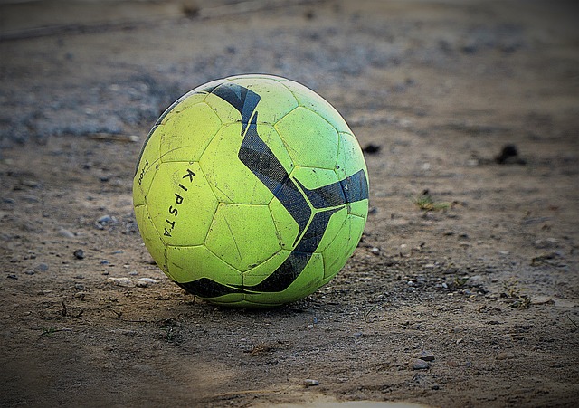 巴西2-0塞内加尔，埃斯特旺、卡塞米罗破门，库尼亚两度中框